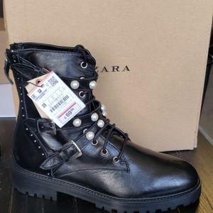 Brand New Ladies Boots with Zipper